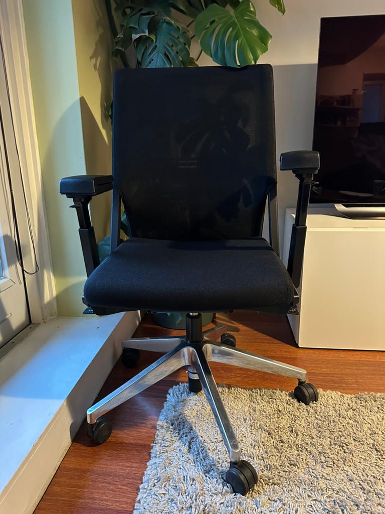 Haworth comforto 5965 aluminium onderstel, Ophalen, Zwart, Zo goed als nieuw, Bureaustoel