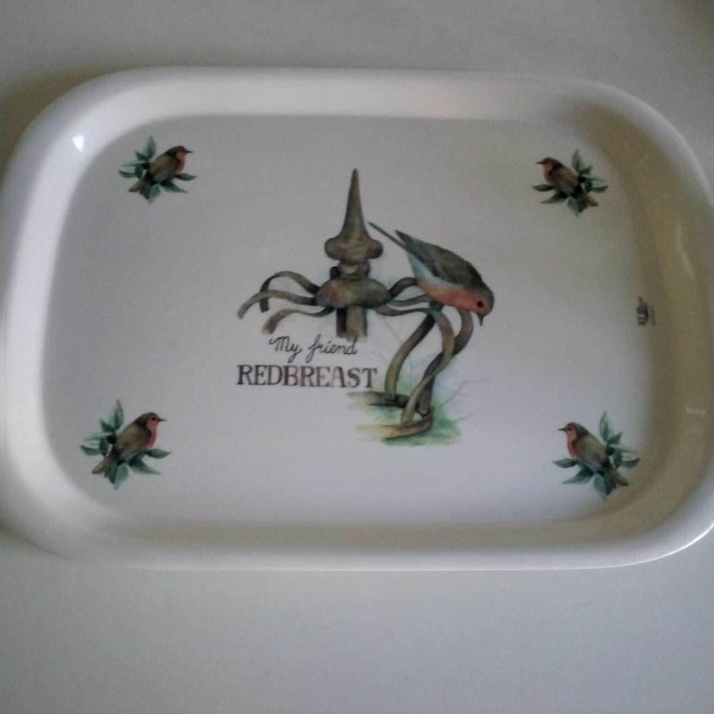 Jet " my friend redbreast" dienblad en melkkannetje, Huis en Inrichting, Keuken | Servies, Ophalen of Verzenden, Aardewerk, Overige stijlen