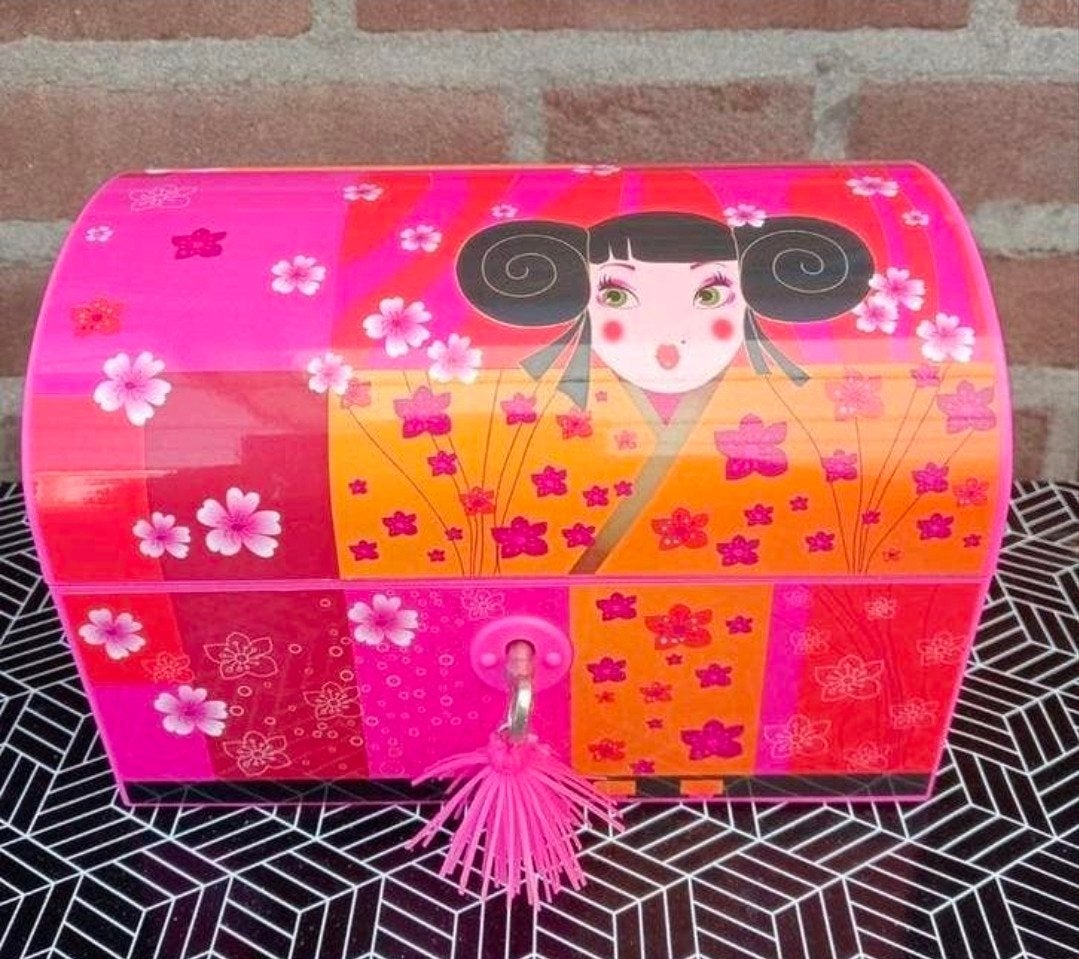 pylones kistje met Japanse pop en bloemen, Ophalen, Gebruikt