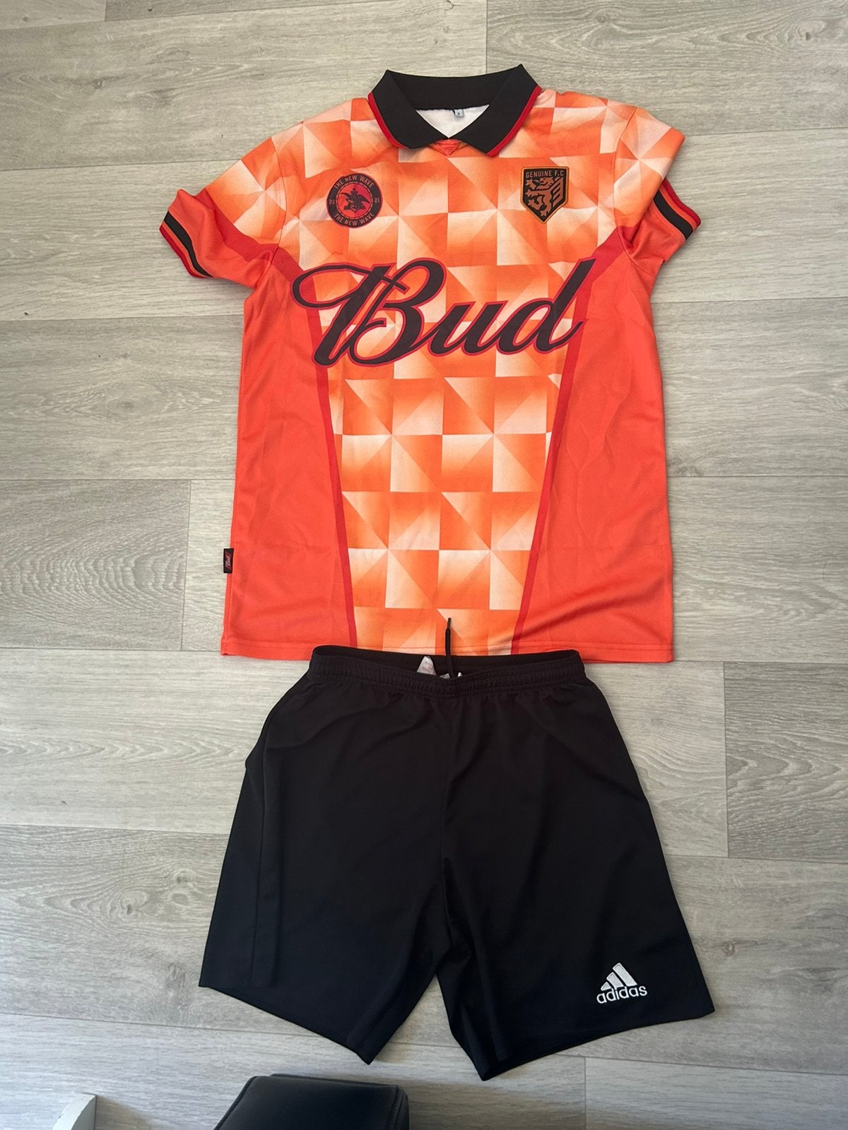 Polo foot bud Genuine F.C shirt en adidas broekje, Ophalen of Verzenden, Nieuw, Shirt