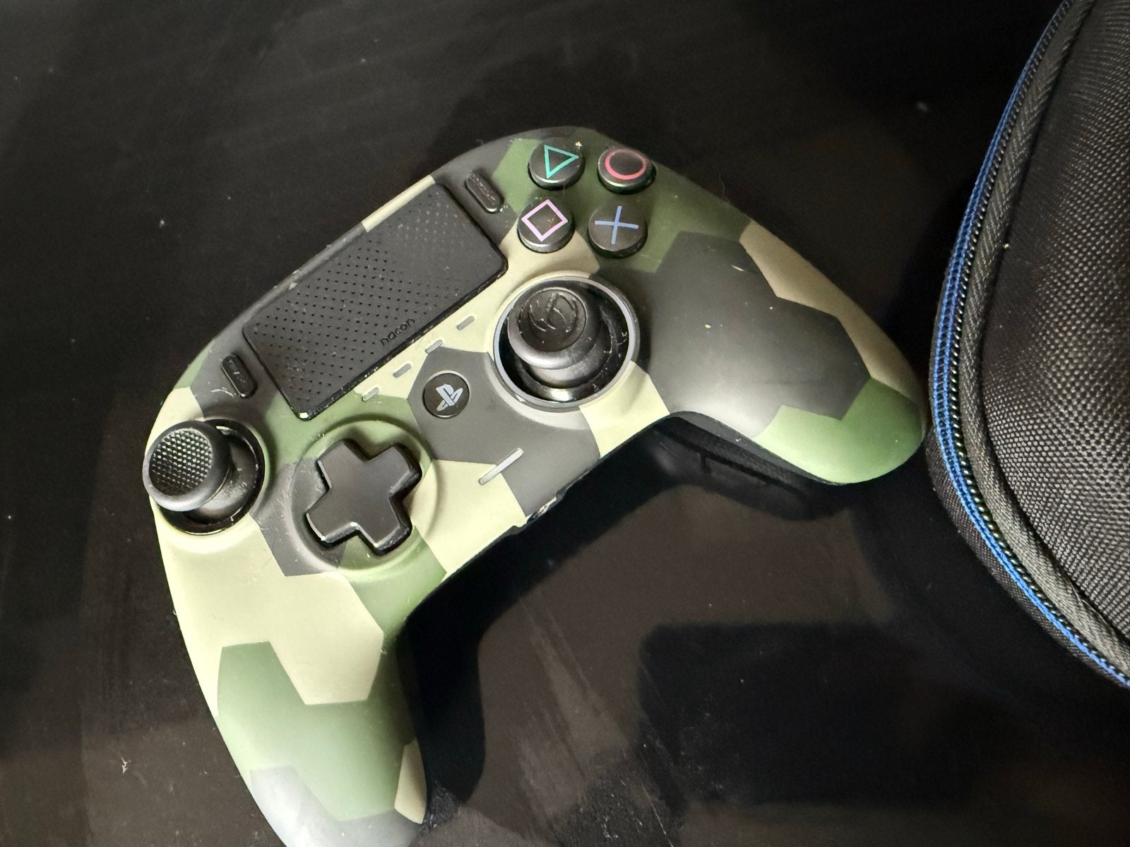 Nacon PS4OFPADWL CAMOGREEN Controller voor PlayStation 4, Ophalen of Verzenden, Zo goed als nieuw, Controller, PlayStation 4