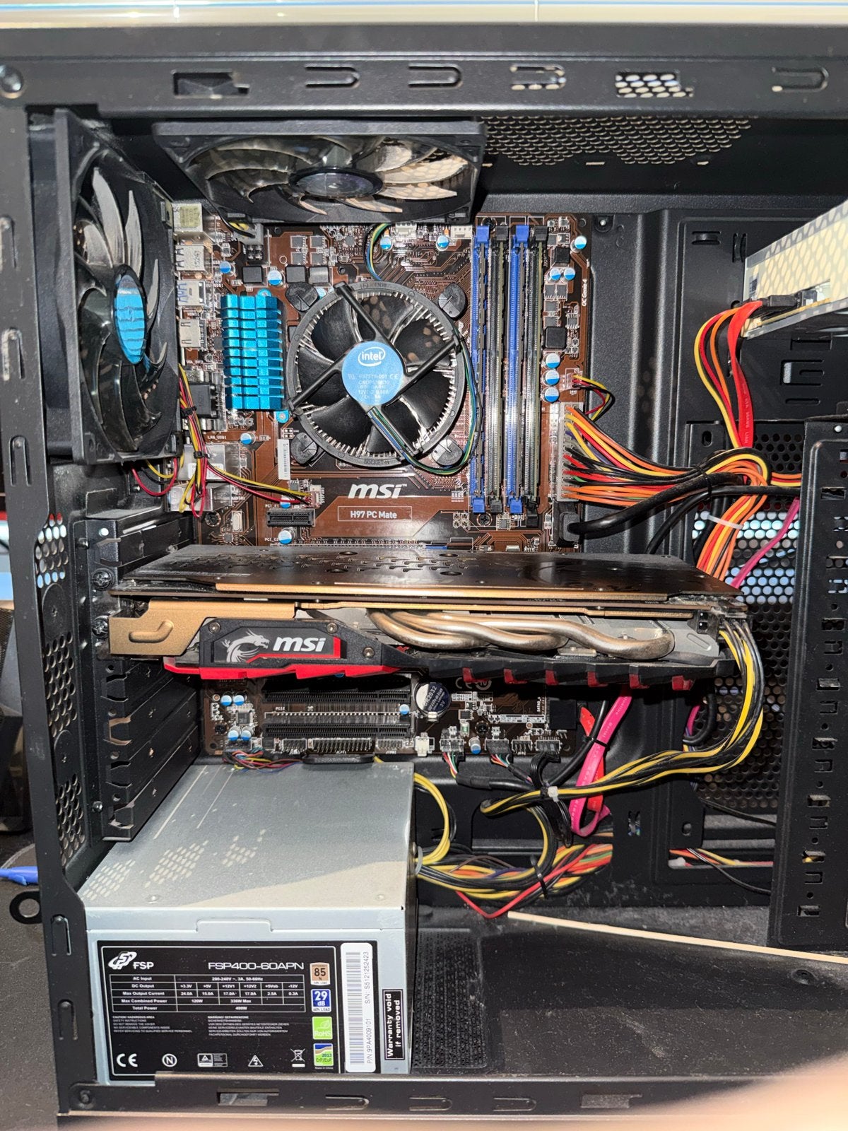 Gaming PC (defect) + 3 monitoren | Ideaal voor hobbyist, Computers en Software, Desktop Pc's, 8 GB, Ophalen of Verzenden, Gaming