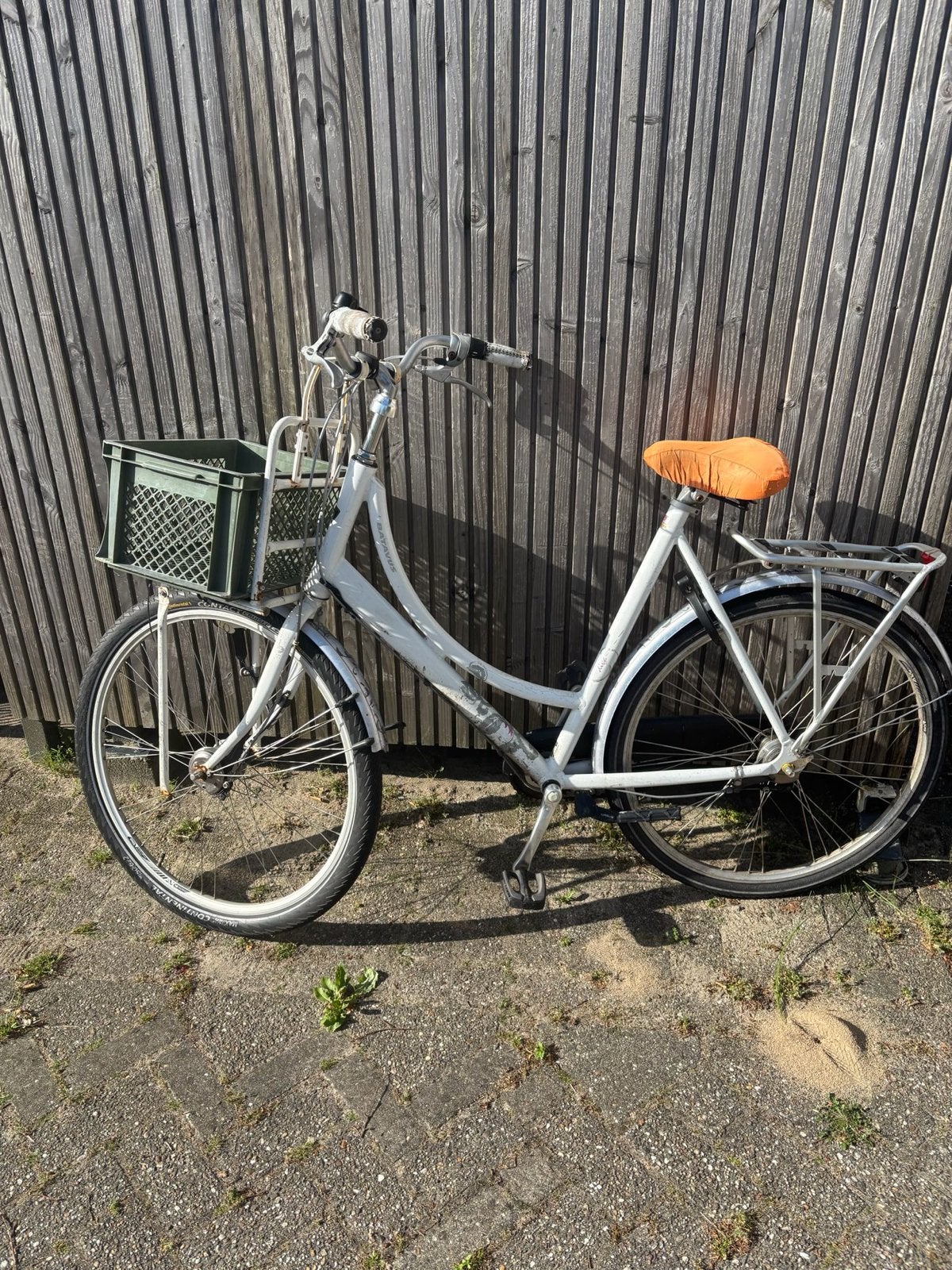 Witte damesfiets met voordrager en mand, Fietsen en Brommers, Fietsen | Dames | Damesfietsen, Velgrem, Ophalen, Overige merken