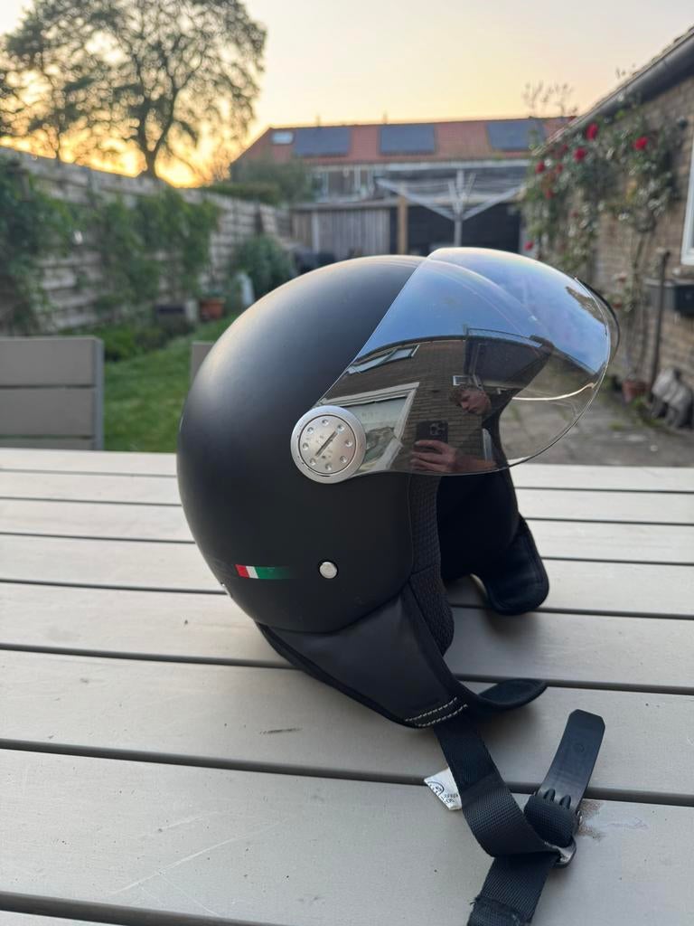Beon helm., Fietsen en Brommers, Brommerhelmen, Ophalen of Verzenden, Zo goed als nieuw