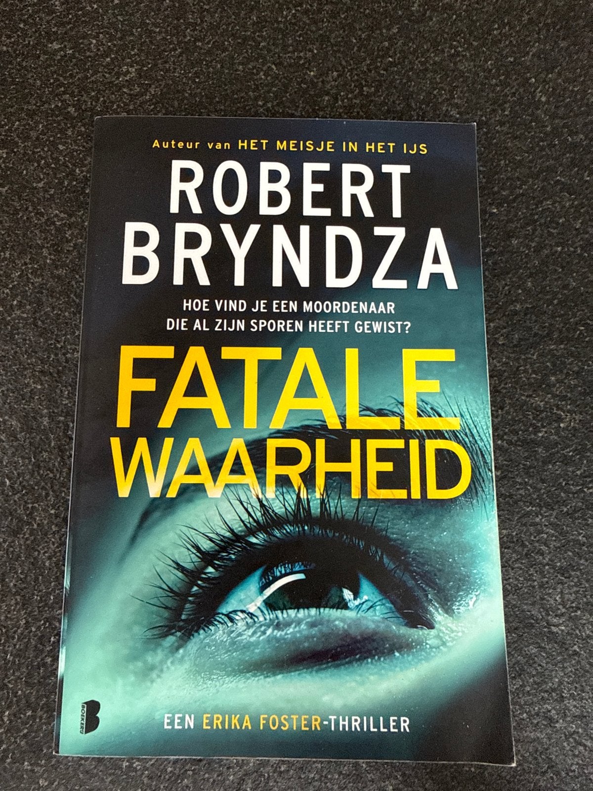 Fatale Waarheid - Robert Bryndza (Erika Foster-thriller), Ophalen of Verzenden, Zo goed als nieuw