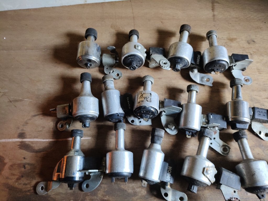17 oldtijmer fiets Dynamo's  17 voor 30 euro, Fietsen en Brommers, Fietsen | Oldtimers, Ophalen