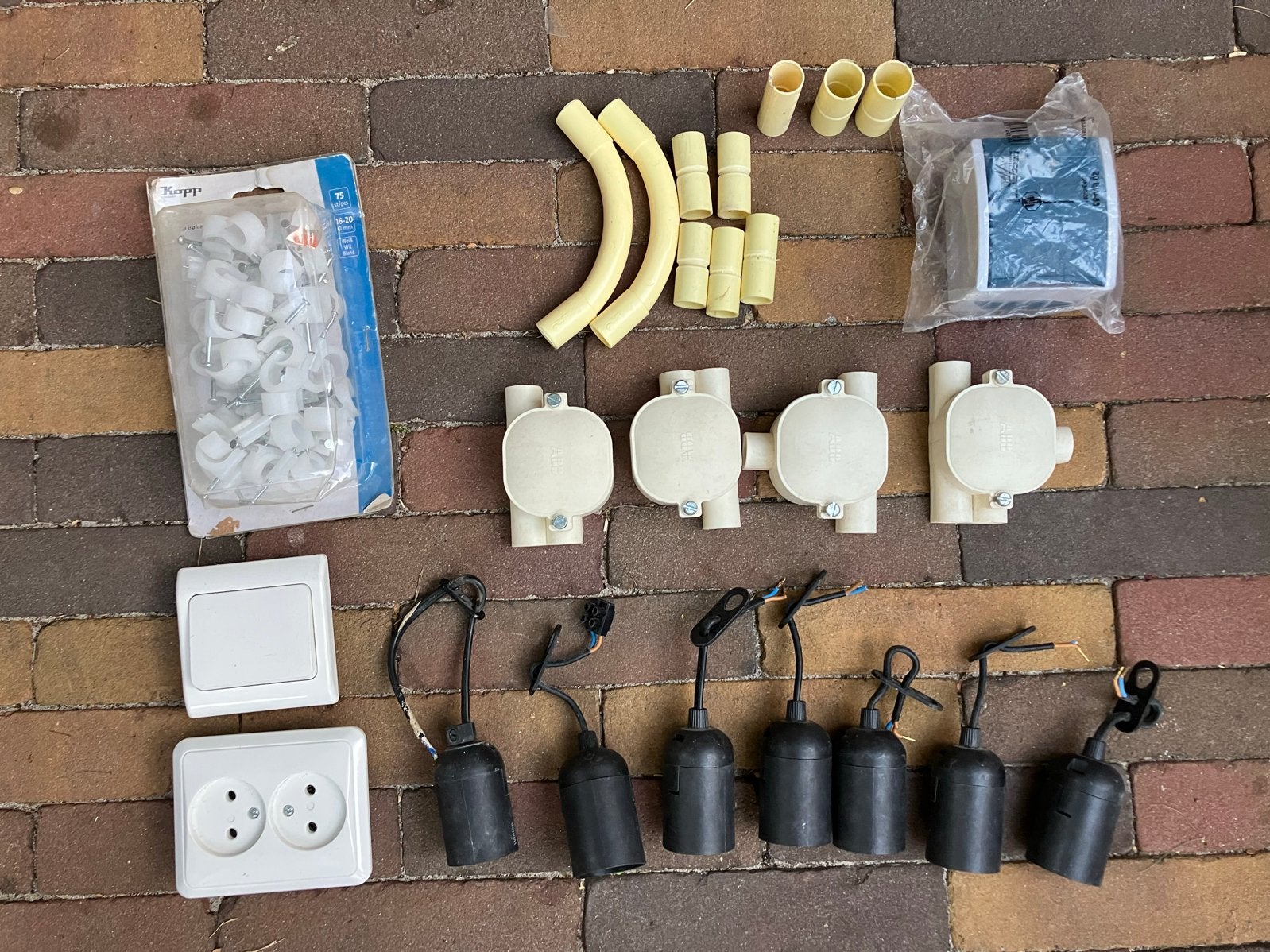 Restant elektrische installatiematerialen, Doe-het-zelf en Verbouw, Elektra en Kabels, Ophalen, Zo goed als nieuw, Overige merken