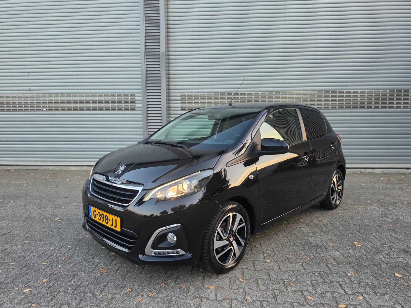 Peugeot 108 1.0 E-vti 72pk 5D 2019 Zwart Grote Onderhoud, Voorwielaandrijving, Bluetooth, 4 stoelen, Zwart