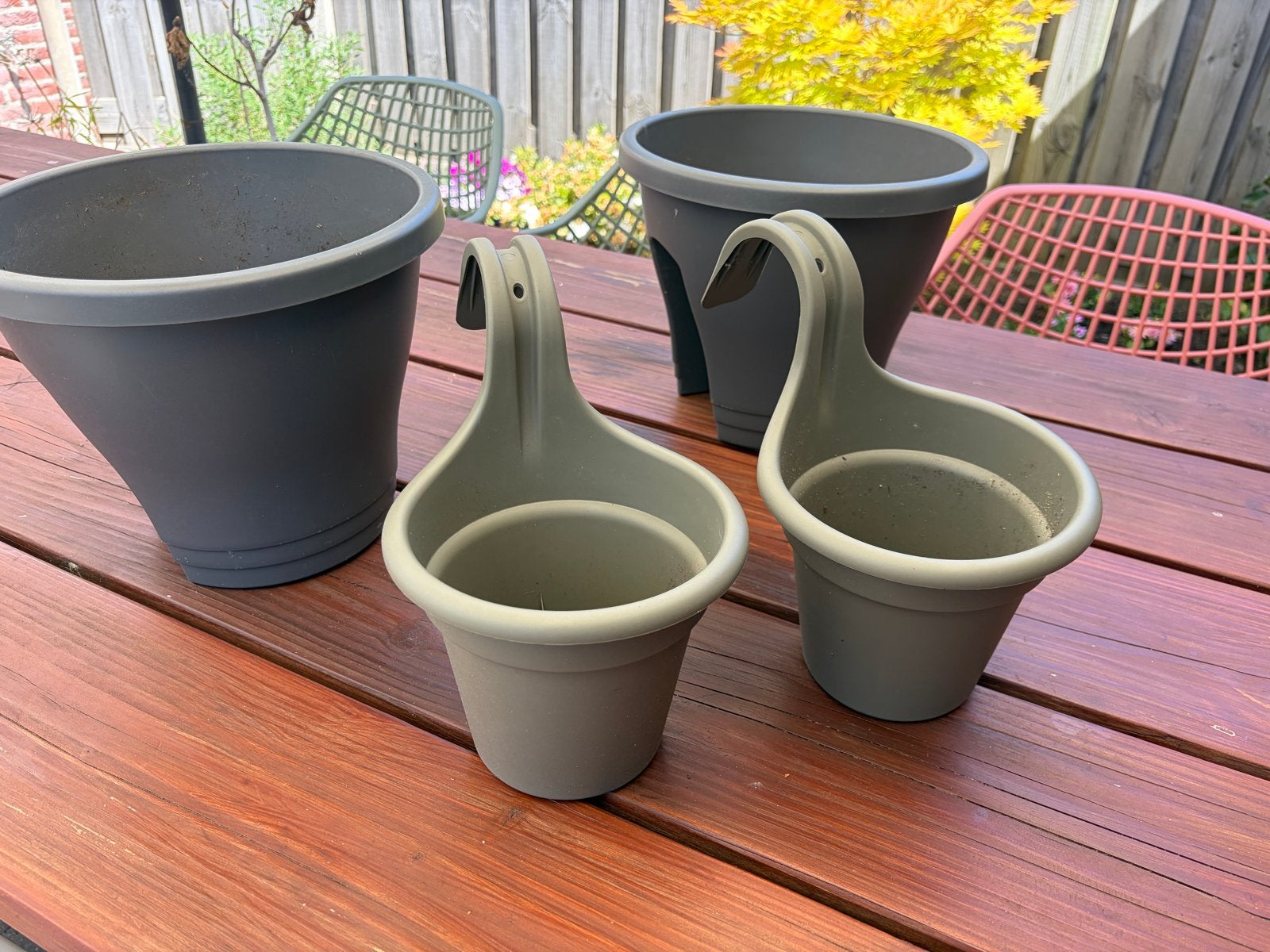 4 grijzegroene/antracietkleurige bloempotten, Ophalen, Kunststof, Gebruikt, Rond