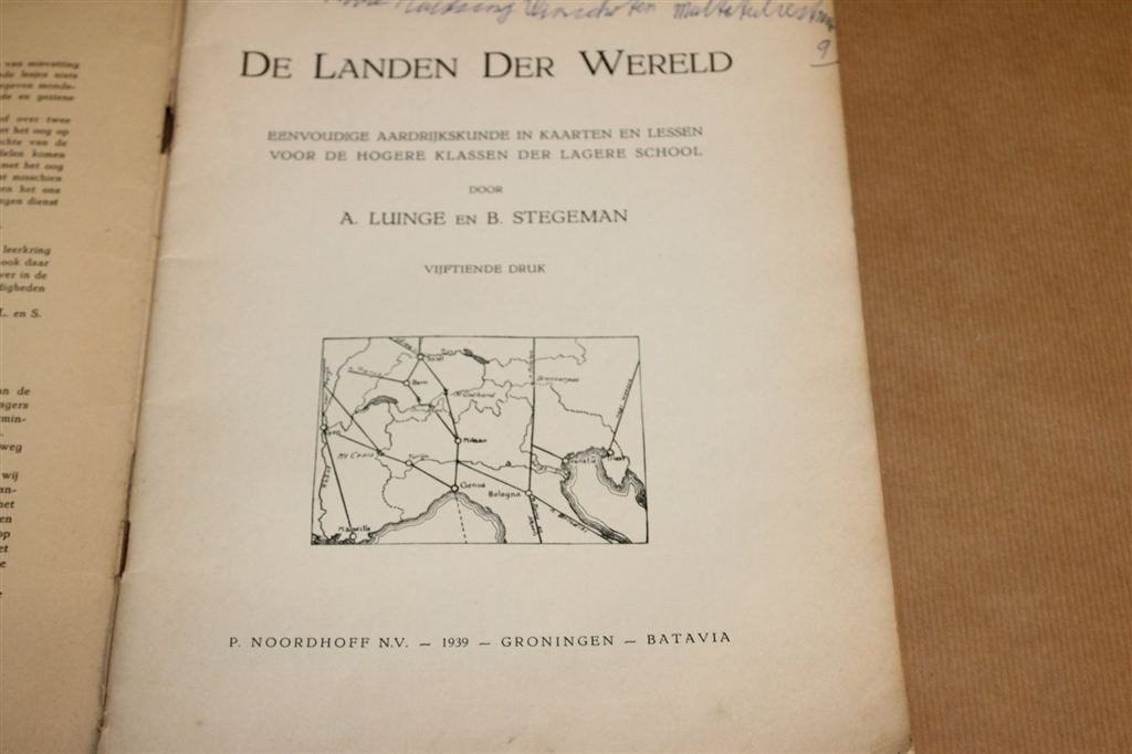 De Landen der Wereld — Aardrijkskunde & Kaarten Antiek 1939, Boeken, Gelezen, Ophalen of Verzenden, Landkaart, 1800 tot 2000