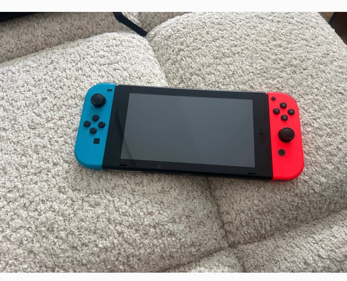 Nintendo Switch met 2 controllers en accessoires, Spelcomputers en Games, Ophalen, Zo goed als nieuw, Met 2 controllers, Switch Original