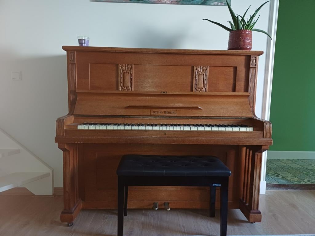 Piano Stein-Berlin, Muziek en Instrumenten, Piano's, Gebruikt, Piano, Bruin, Ophalen