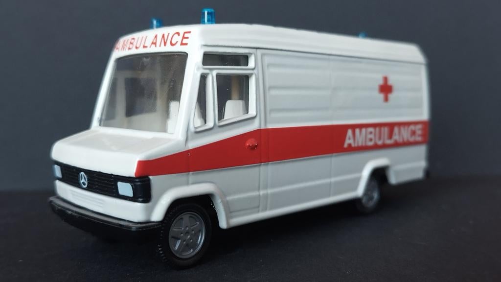 Mercedes Benz 809 D Ambulance 1:55 Siku 2015 Pol, Schlittenbacherstrasse 60 Lüdenscheid Germany, Verzenden, Nieuw, Sieper GmbH