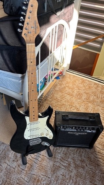 Elektrische gitaar Behringer met standaard en behringer ver, Ophalen, Gebruikt, Solid body, Overige merken
