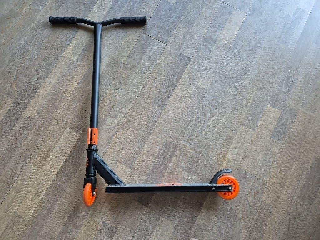 Stuntstep zwart ZGAN, Fietsen en Brommers, Ophalen, Zo goed als nieuw, Gewone step, Ridd