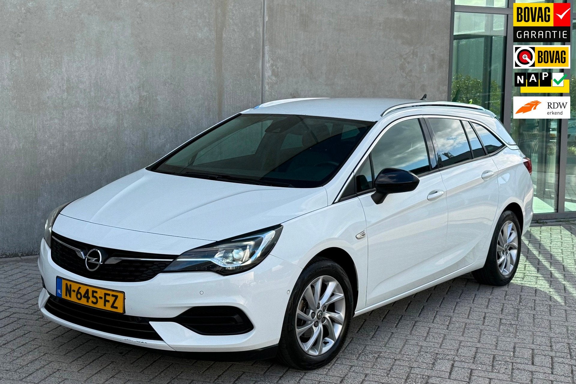 Opel Astra Sports Tourer 1.2 130pk 2021 Wit CAMERA|1E EIG|NA, Voorwielaandrijving, Automatische klimaatregeling, 1199 cc, Leder en Stof