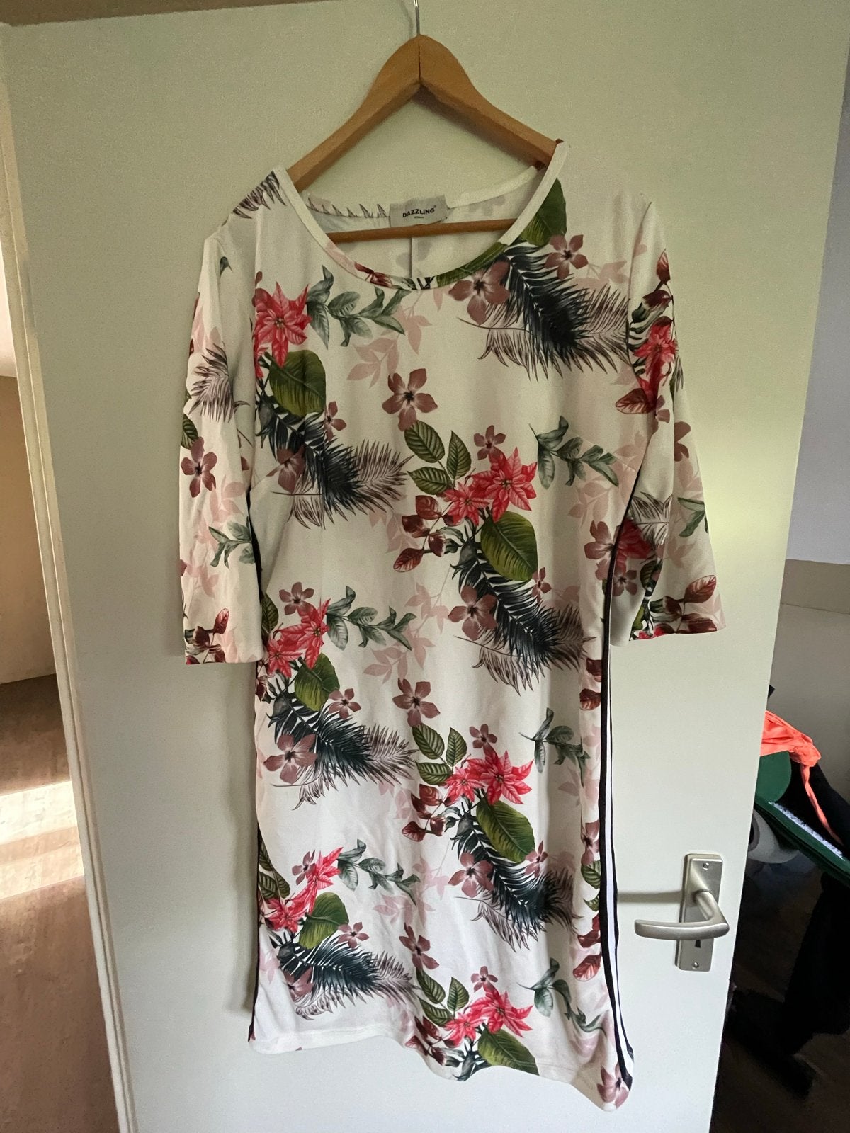 Dazzling jurk met bloemenprint en zijstreep maat XXL, Kleding | Dames, Meerkleurig, Maat 46/48 (XL) of groter, Ophalen of Verzenden