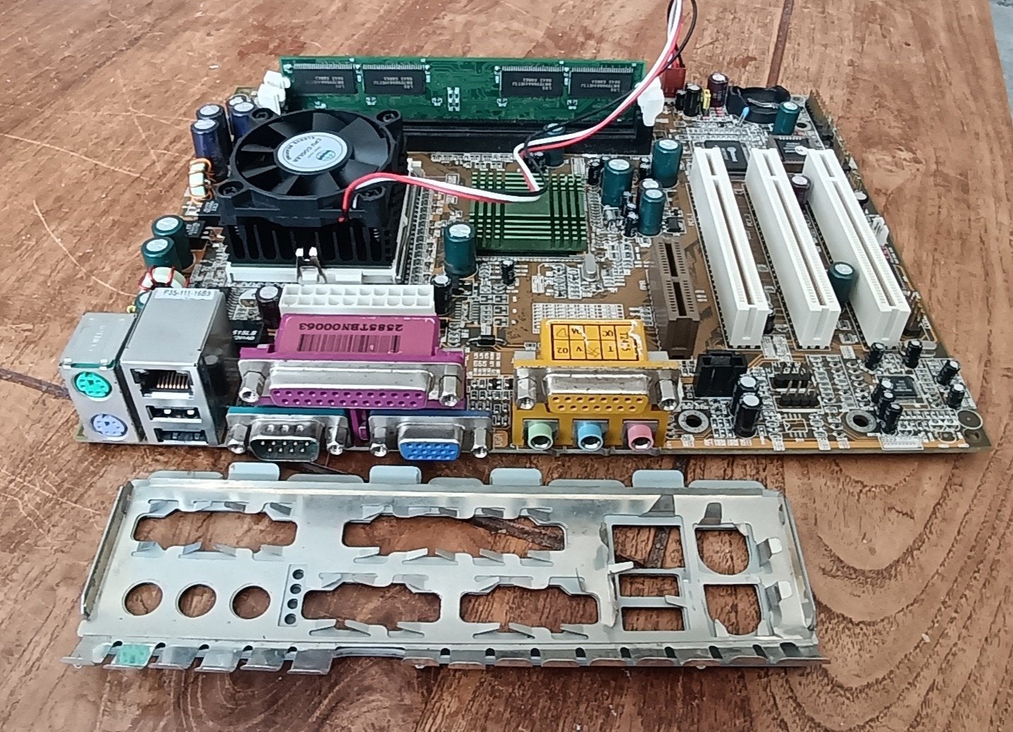Vintage moederbord met intel pentium 3 en geheugen en i/o, Ophalen of Verzenden