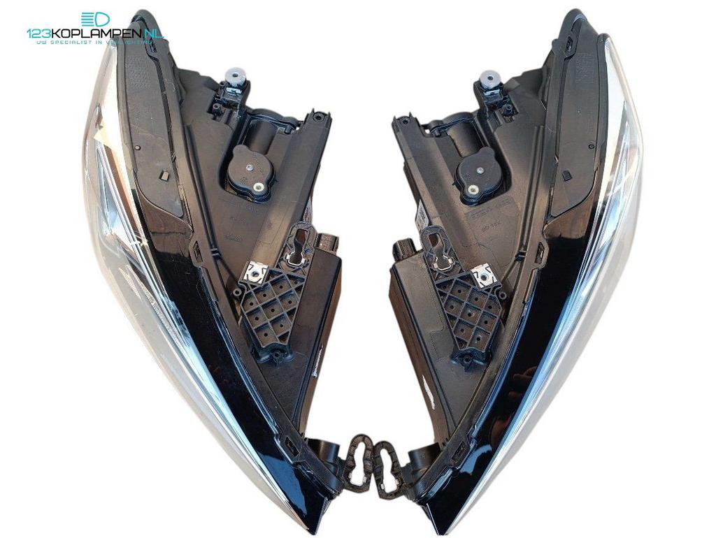 Seat Leon 5FA Full LED koplamp links rechts 5FB941007F 5FB94, Gebruikt, -, Ophalen of Verzenden, -