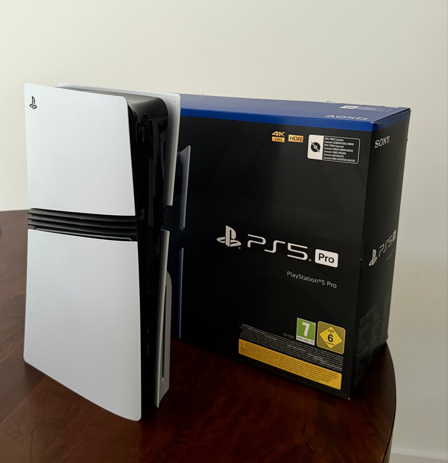 PS5 Pro met disc drive  / Playstation 5 pro, Spelcomputers en Games, Ophalen of Verzenden, Zo goed als nieuw