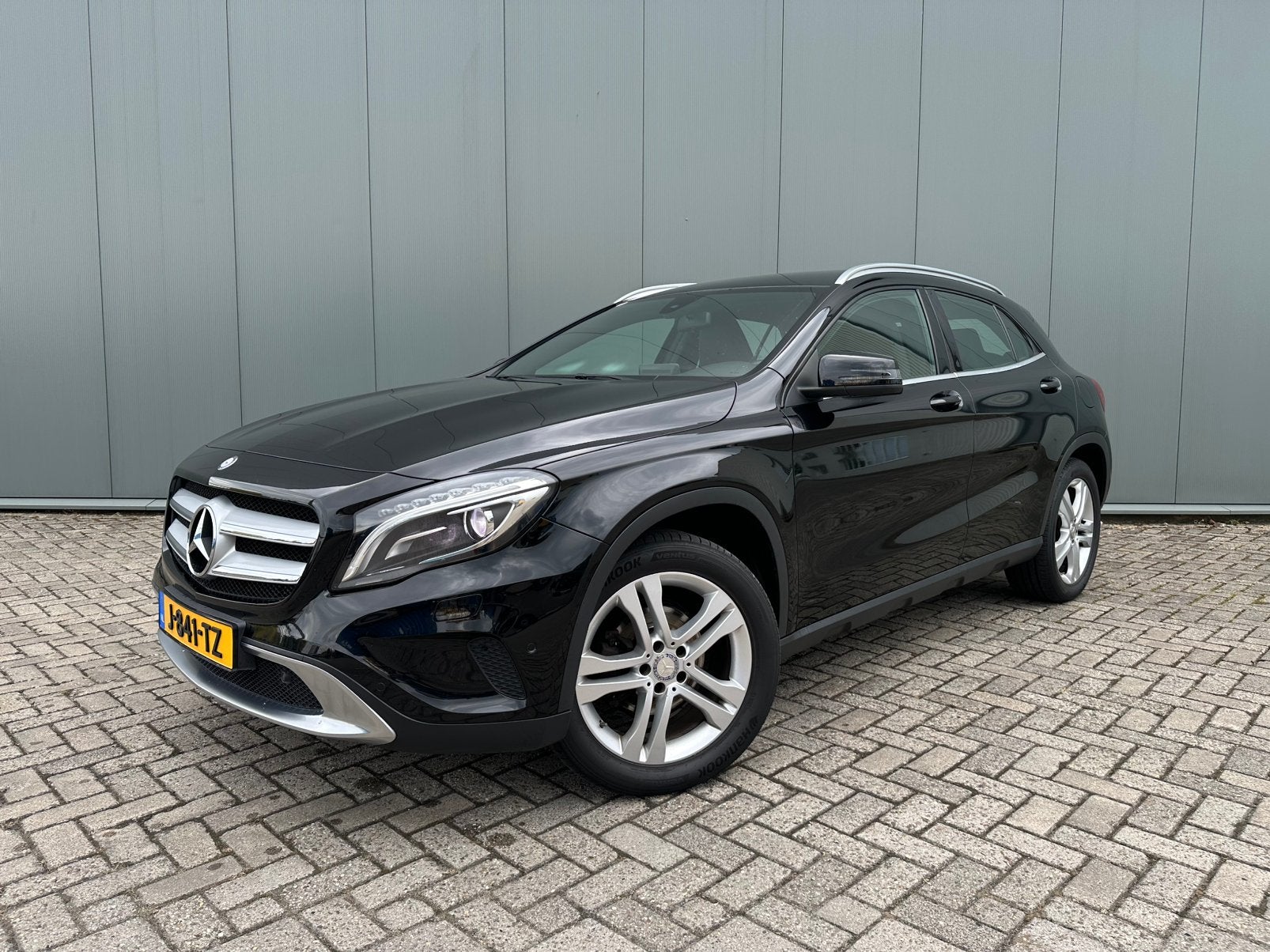 Mercedes GLA 180 Trekhaak Carplay Android Stoelverwarming, 4 cilinders, 715 kg, Leder en Stof, 1595 cc