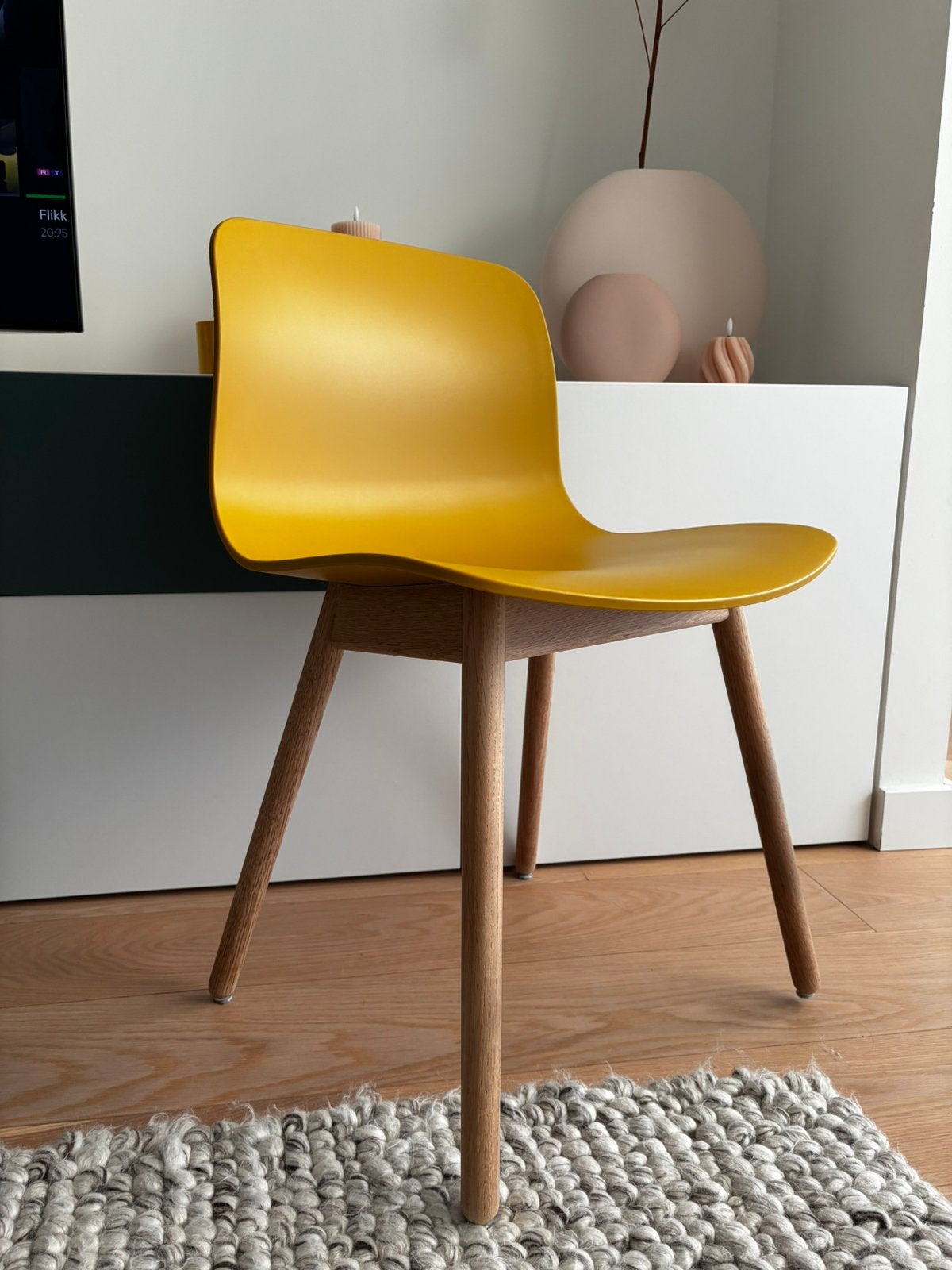 HAY About A Chair AAC 12  mosterdgeel / okergeel, Huis en Inrichting, Stoelen, Ophalen, Zo goed als nieuw, Overige kleuren, Eén