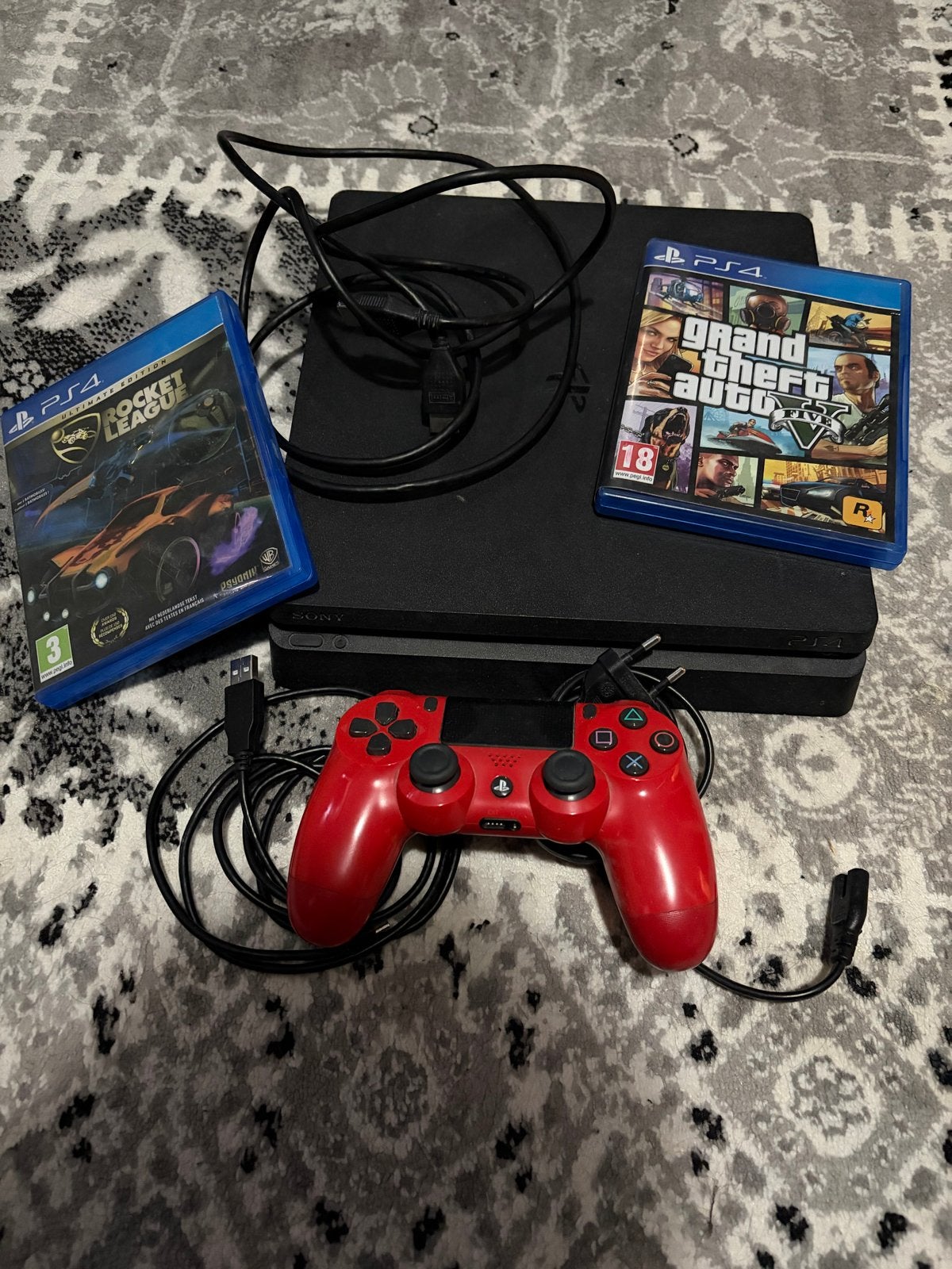 PlayStation 4 Slim met controller en 2 games, Spelcomputers en Games, Met games, Ophalen of Verzenden, Zo goed als nieuw, Met 1 controller
