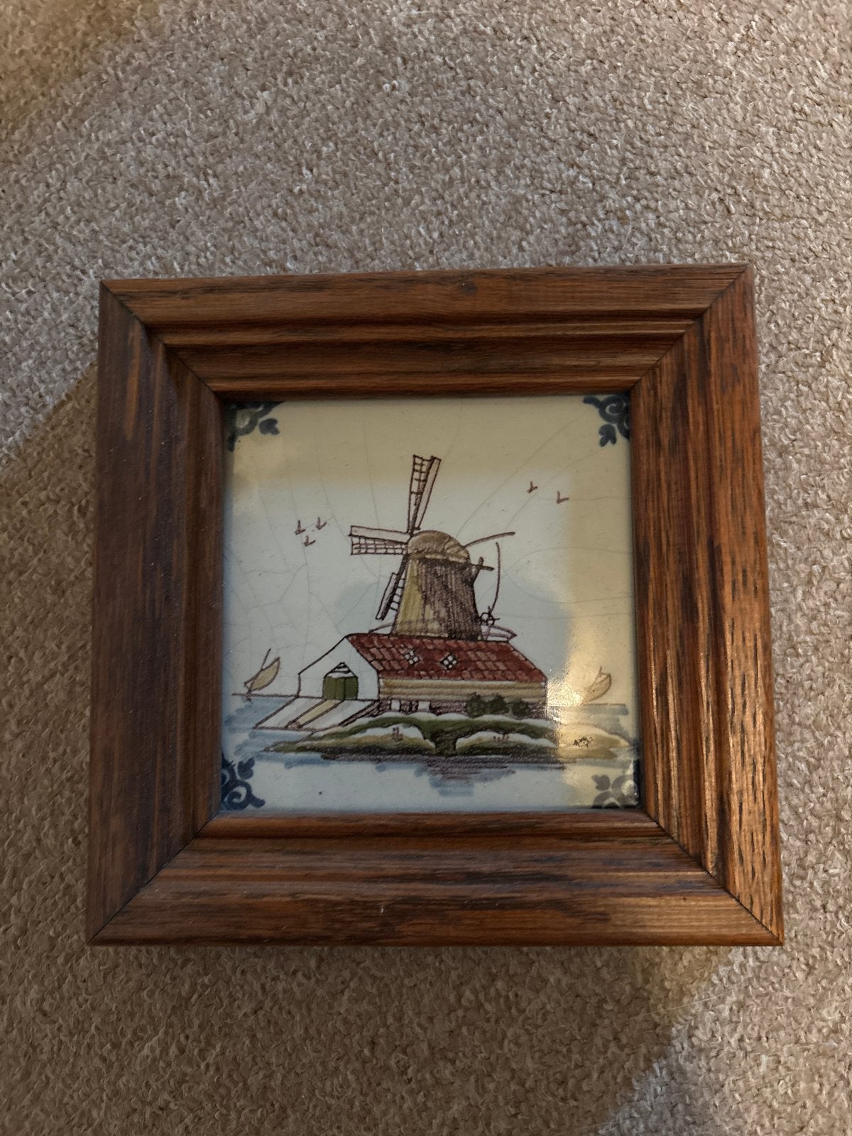 Ingelijste Makkum tegel met molenlandschap, Antiek en Kunst, Ophalen of Verzenden