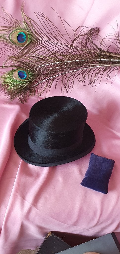 Zwarte hoge herenhoed Charles Dickens stijl, Kleding | Heren, Hoeden en Petten, Ophalen of Verzenden, Gedragen, 57 cm (M, 7⅛ inch) of minder