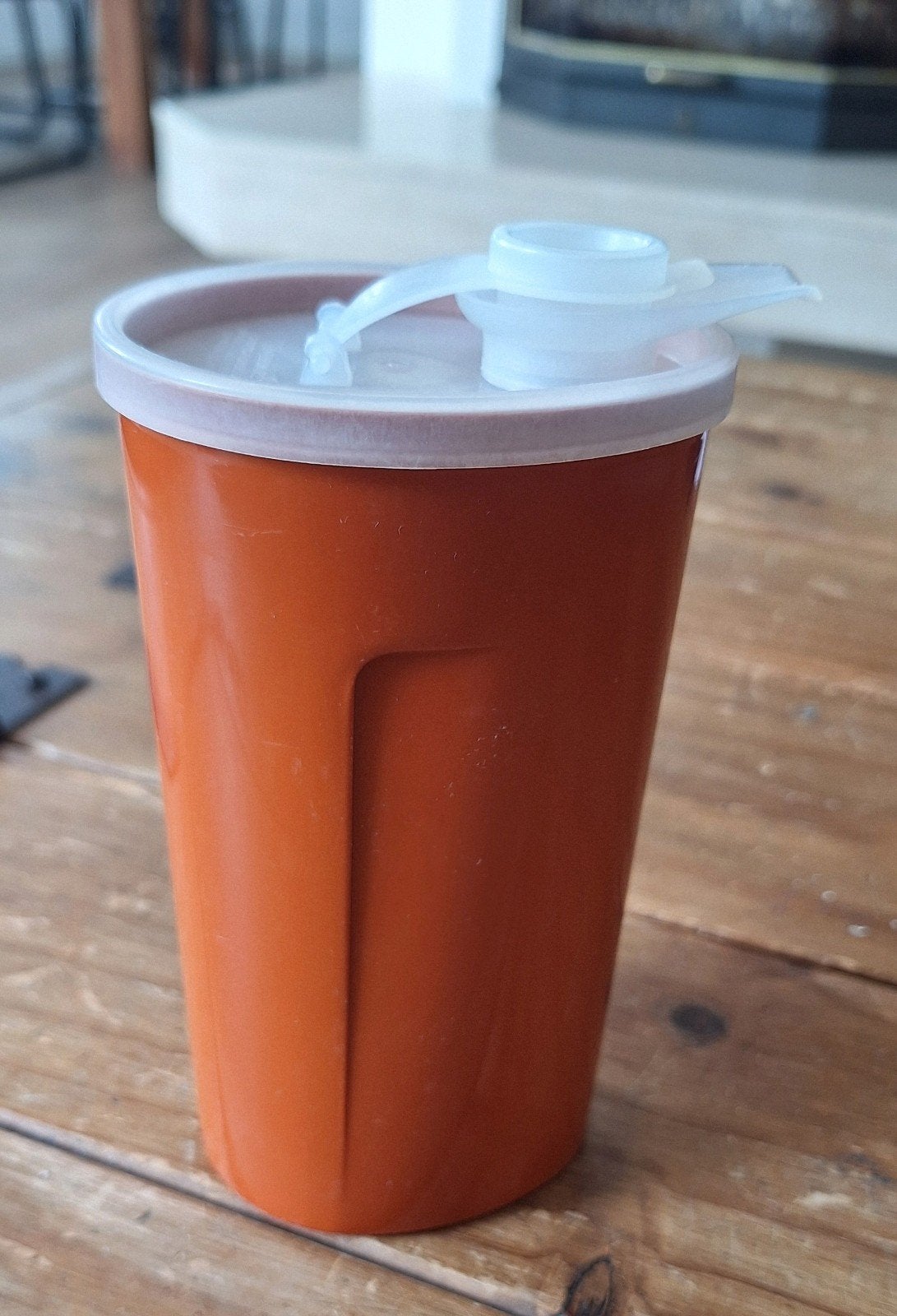 Vintage Oranje Tupperware Quick Shake Beker Jaren '70/'80, Gebruikt, Met deksel, Oranje, Ophalen of Verzenden