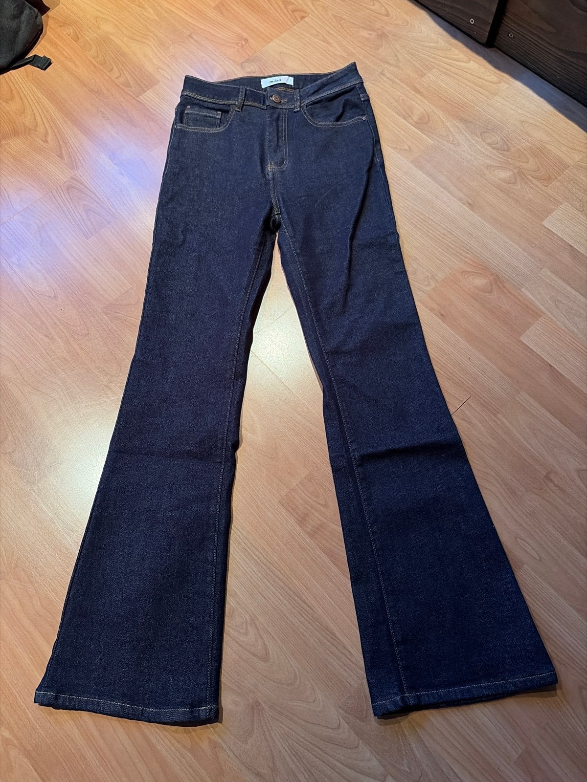 Nieuwe donkerblauwe flair jeans - Milas - Maat 38, Ophalen of Verzenden, Nieuw, Blauw, W30 - W32 (confectie 38/40)
