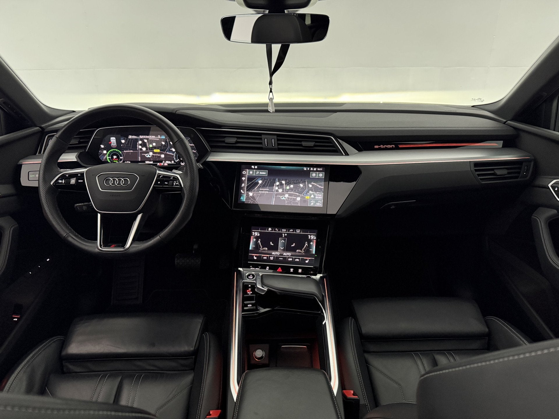 Audi e-tron 55 quattro S-Line 95 kWh | Snelladen | SOH 91% |, Auto's, Automaat, Vierwielaandrijving, 408 pk, SUV of Terreinwagen