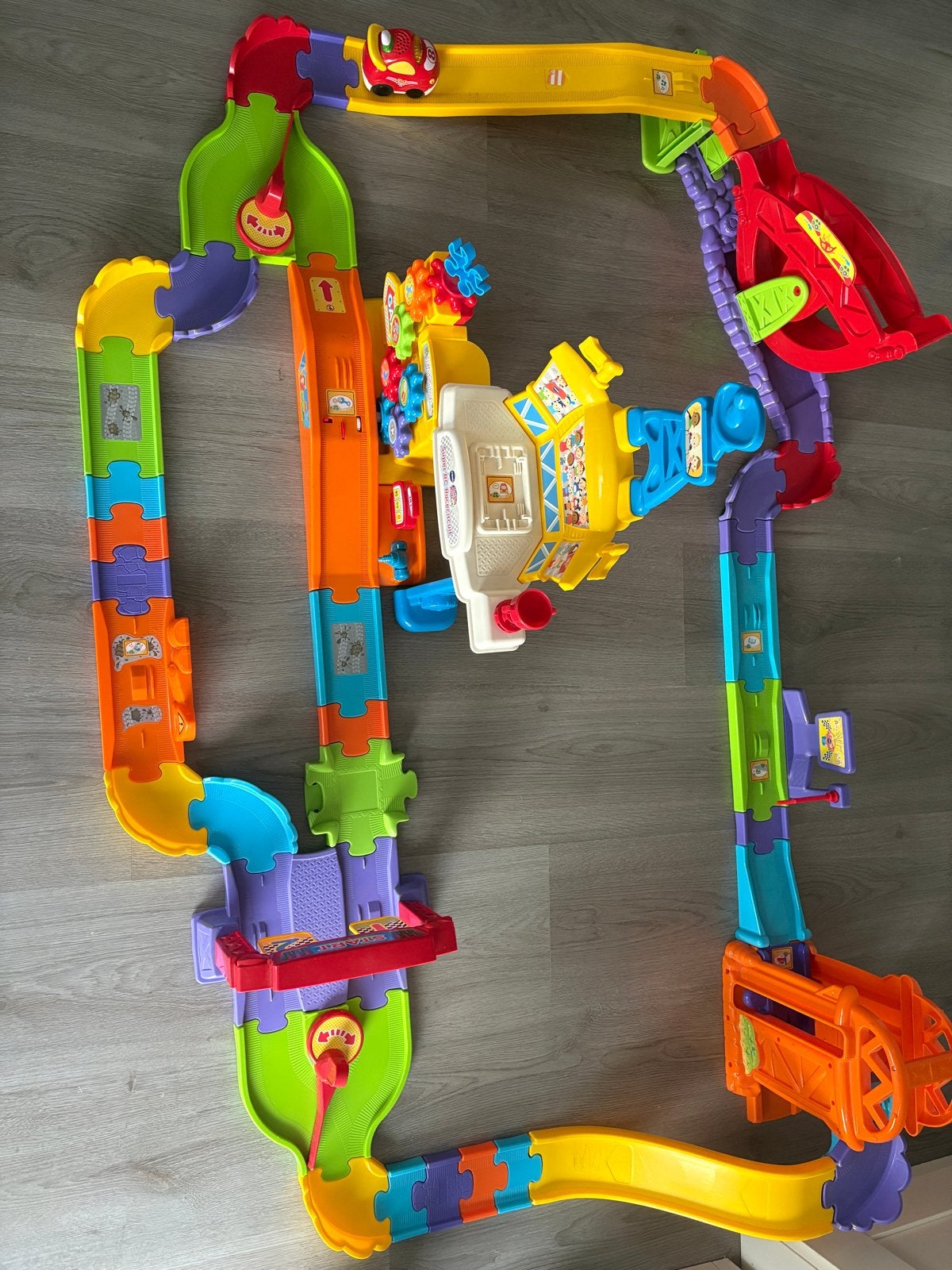 VTech Toet Toet Auto's Racebaan met raceauto en afstandbed, Overige merken, Racebaan, Zelf te bouwen, Ophalen of Verzenden