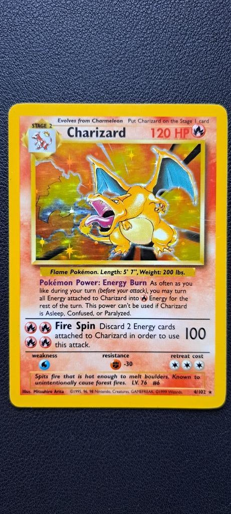 Charizard Pokémon Kaart 4/102 Base Set Holo, Ophalen of Verzenden, Gebruikt, Losse kaart, Foil