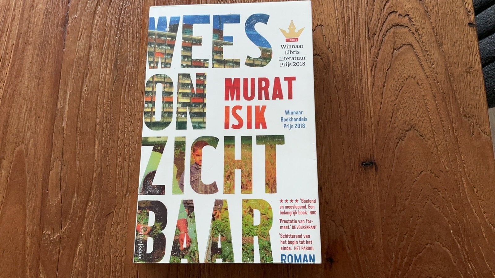 Wees Onzichtbaar - Murat Isik (Libris Literatuur Prijs), Ophalen of Verzenden, Zo goed als nieuw, Nederland