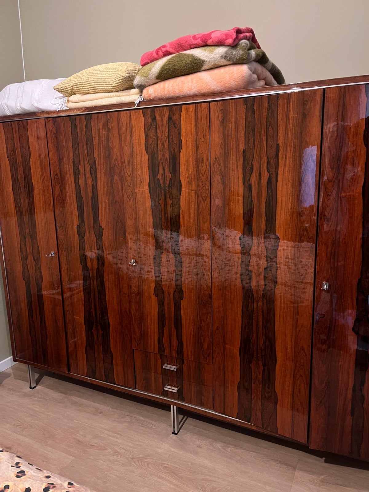 Grote vintage palissander kledingkast uit de jaren ’60., Zo goed als nieuw, 200 cm of meer, Vintage Mid-century, Overige houtsoorten