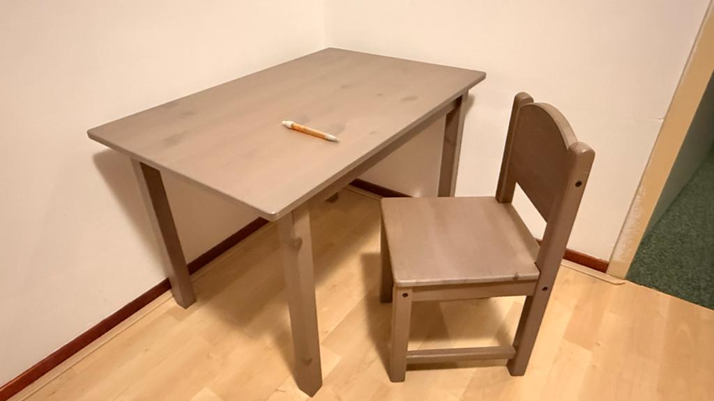 IKEA SUNDVIK kindertafel en stoel - grijsbruin, Ophalen, Gebruikt, Tafel(s) en Stoel(en)
