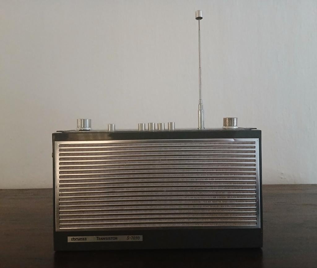 Mooie zeldzame vintage BRUNS S-7010 radio met veel chroom, Verzenden, Zo goed als nieuw