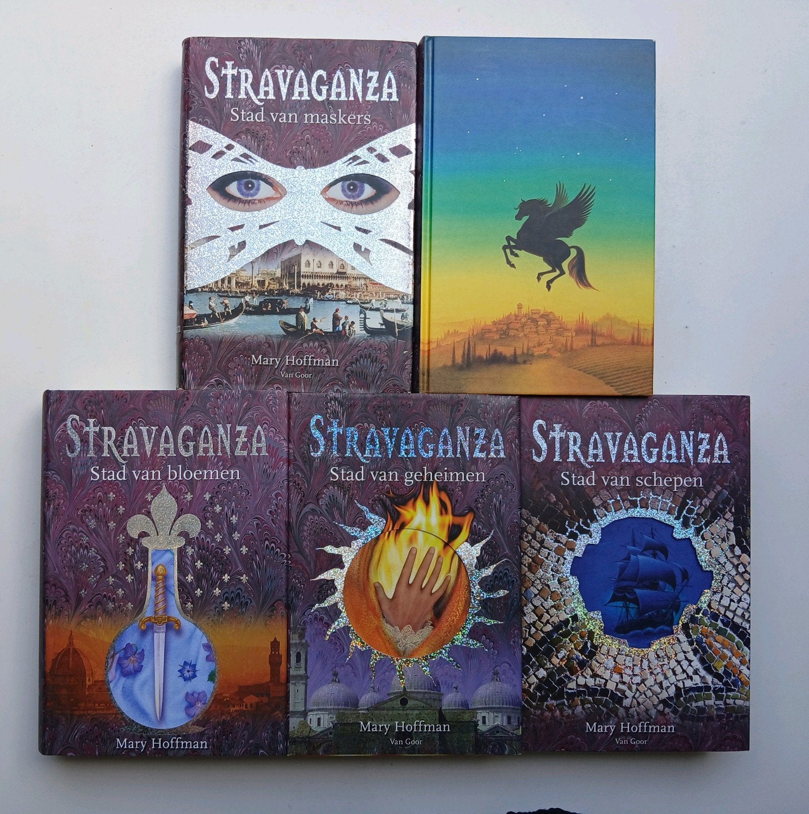 Mary Hoffman - Stravaganza serie deel 1t/m 5 (1 koop), Boeken, Ophalen of Verzenden, Mary Hoffman