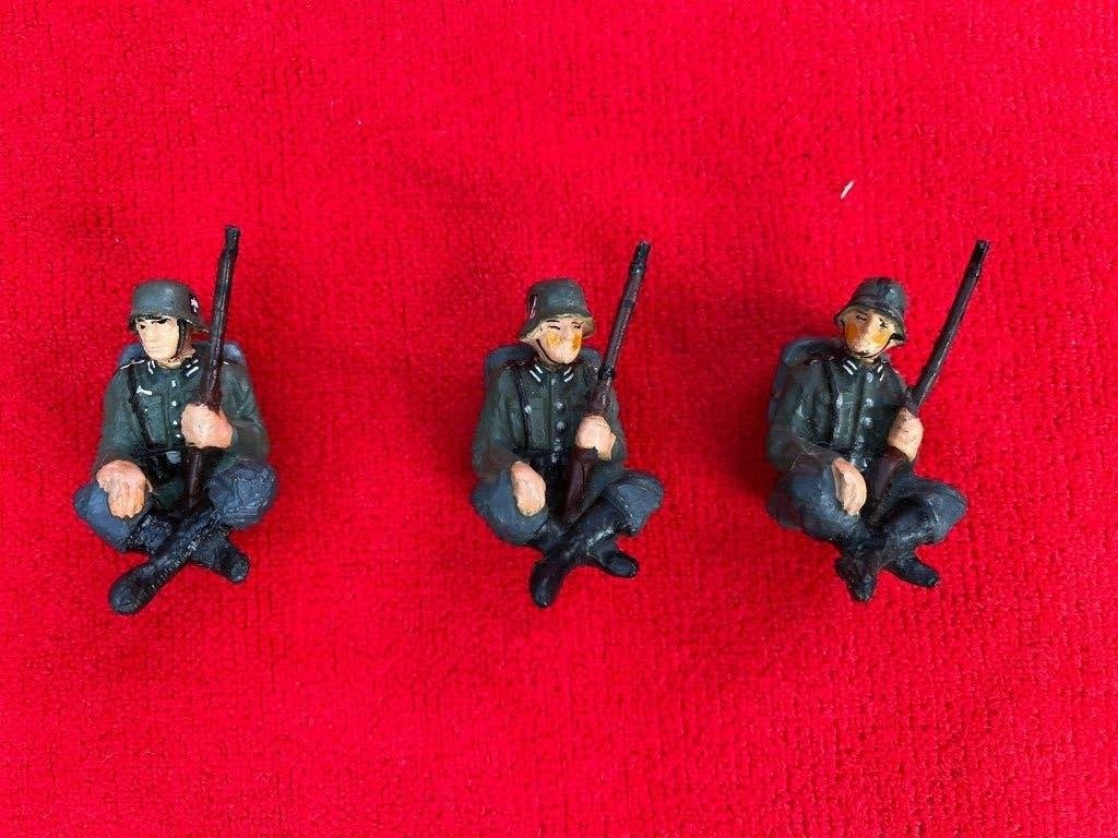 3 stuks zittende wehrmacht figuurjes voor in boot - ww2, Verzenden, Duitsland