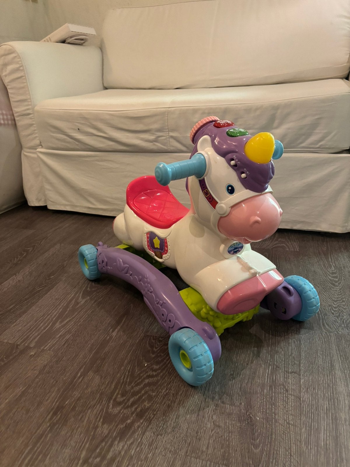 Vtech Eenhoorn - hobbel en rijden, Ophalen, Zo goed als nieuw, 6 maanden tot 2 jaar