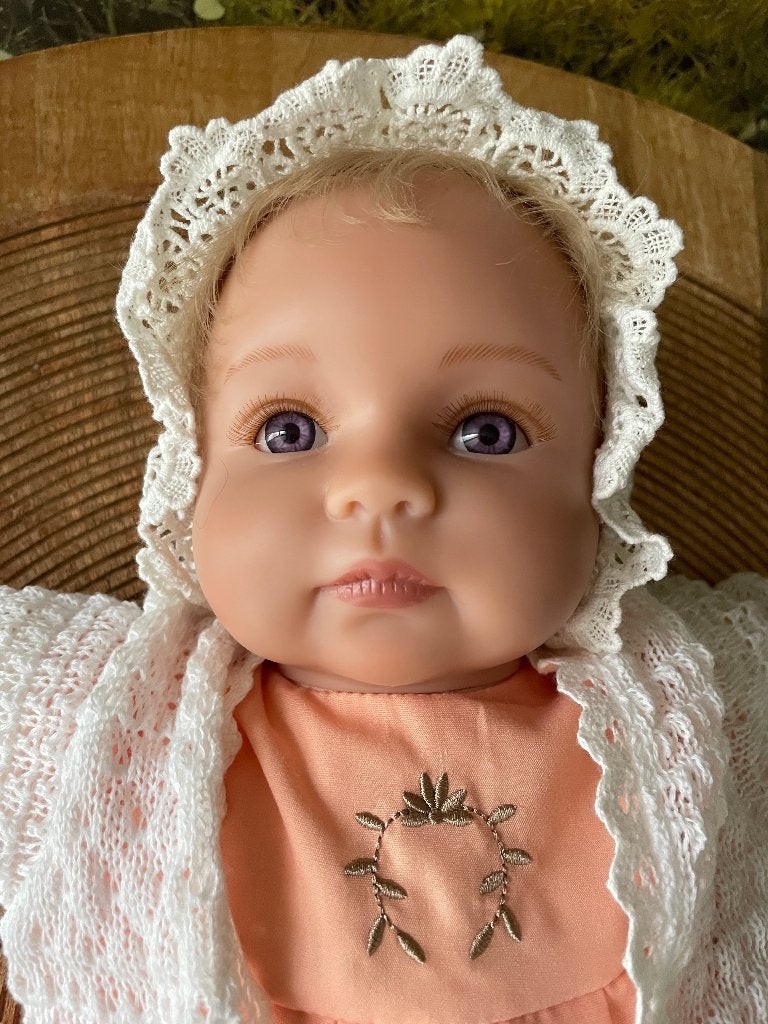 Ashton Drake pop Rosalie van Ping Lau met certificaat, Verzamelen, Poppen, Ophalen of Verzenden, Zo goed als nieuw, Pop, Levensecht of Reborn