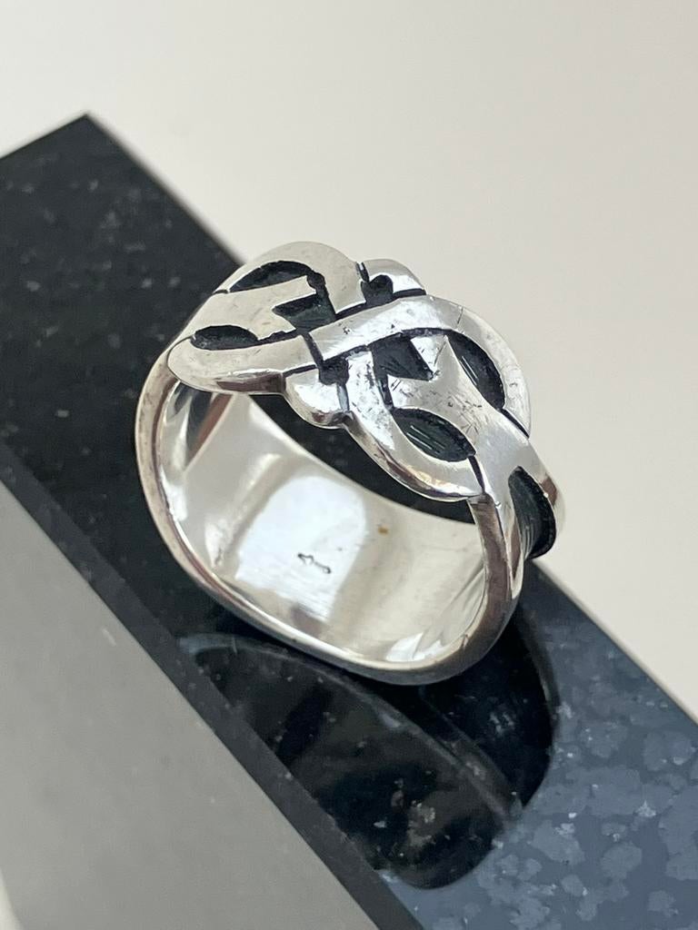 Zilveren ring met Keltisch motief, Ophalen of Verzenden, Zo goed als nieuw, 17 tot 18, Dame