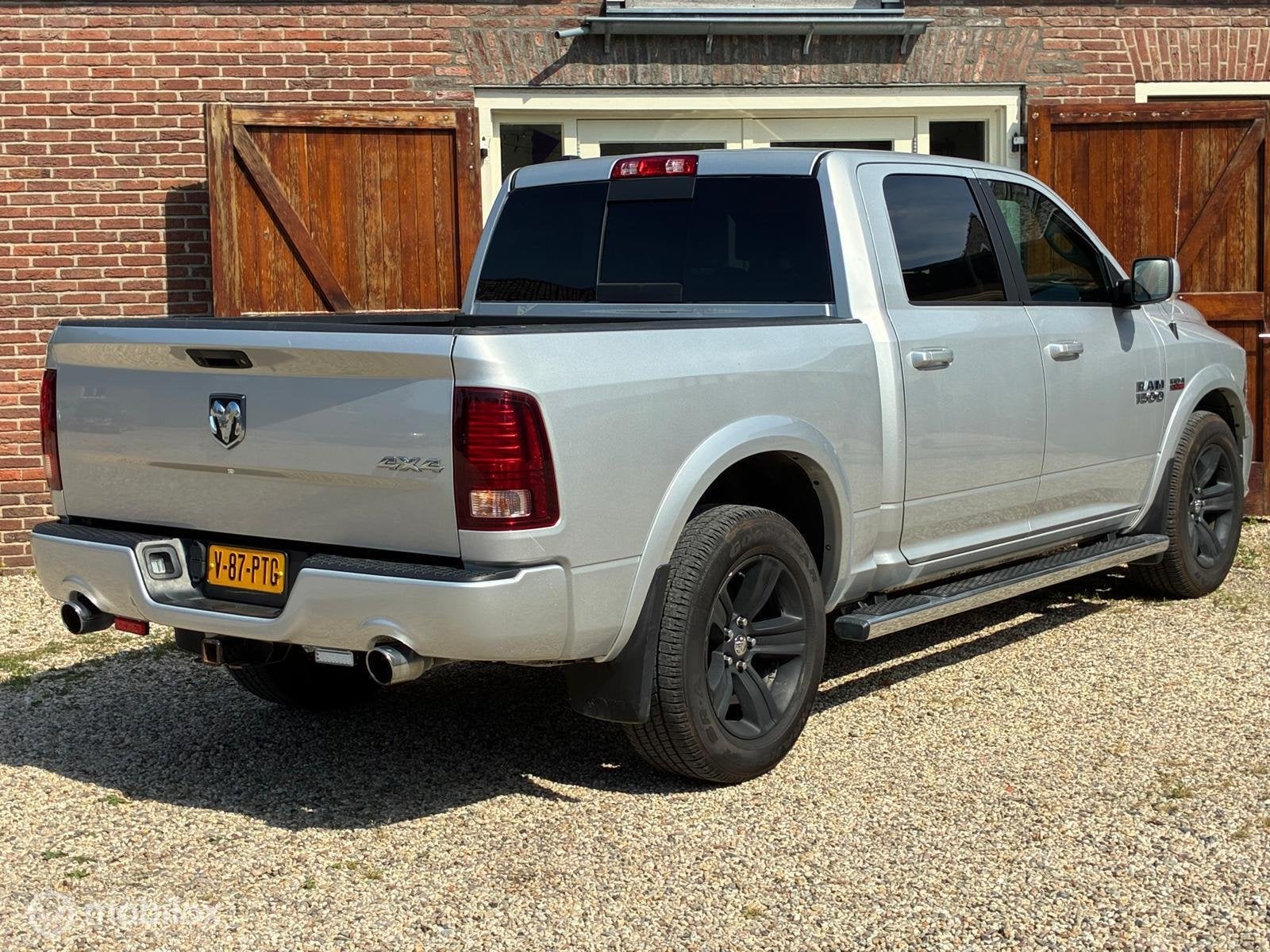 Dodge Ram 1500 4X4 5.7 V8 4x4 Crew Cab 5'7, Auto's, Automaat, Gebruikt, 5654 cc, Leder en Stof