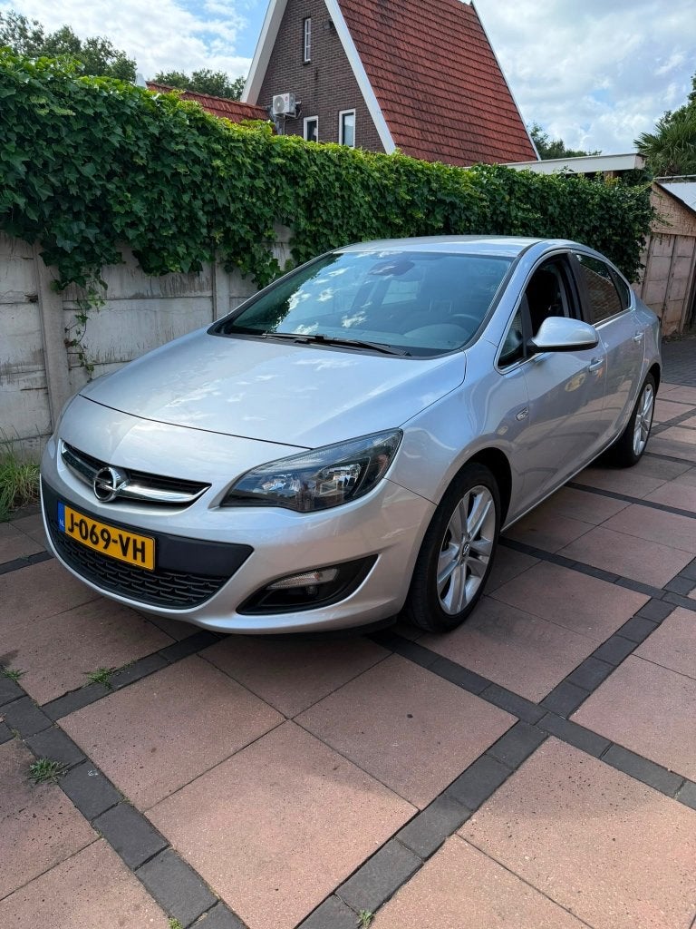 Opel Astra 1.6 Cdti 81KW Sedan 2015 138DKM Euro6, Voorwielaandrijving, Stof, 4 cilinders, Particulier