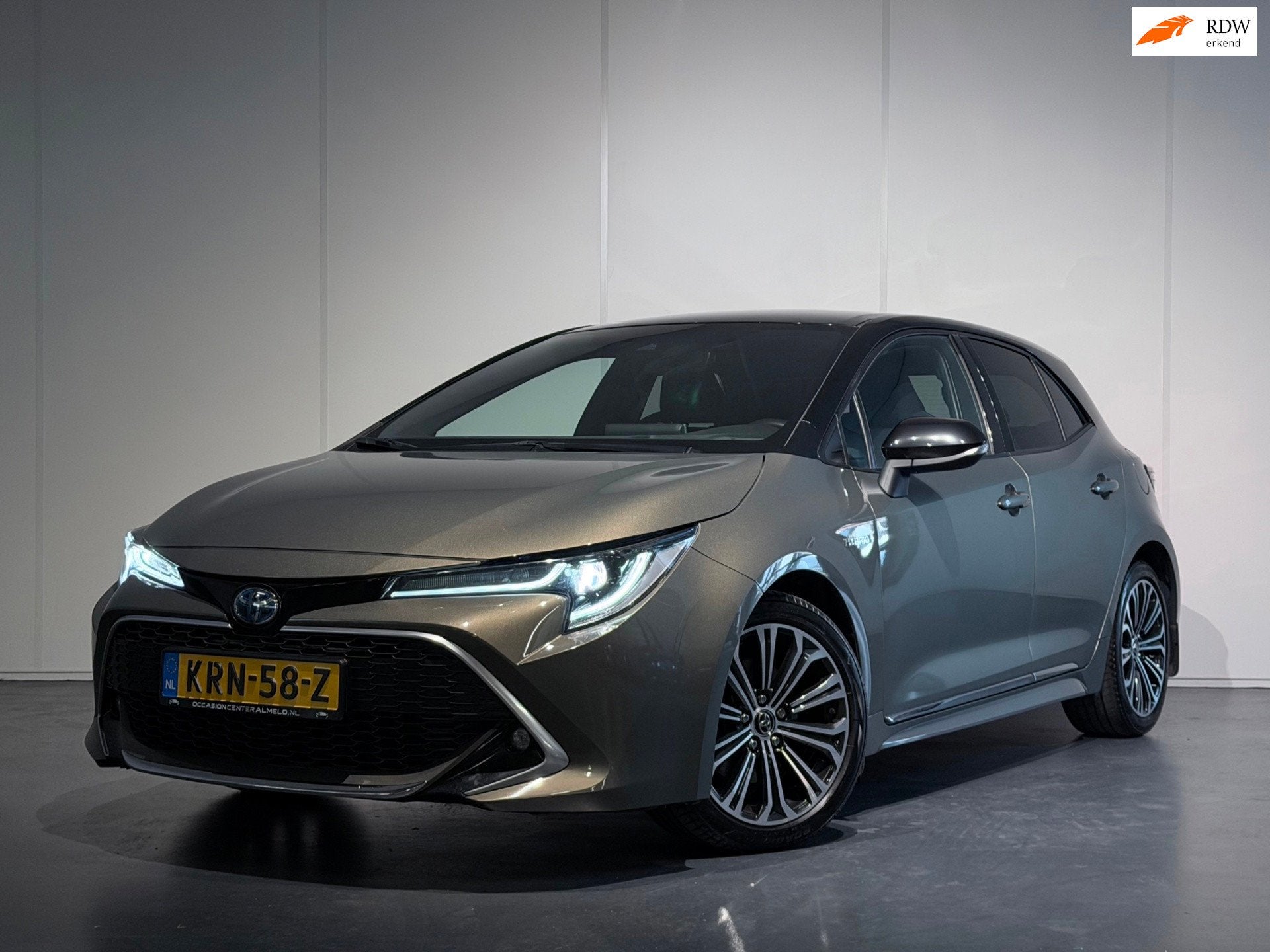 Toyota Corolla 2.0 Hybrid Executive AUT /Clima/ACC/LaneAss/H, Auto's, Dealer onderhouden, 4 cilinders, Corolla, Bedrijf
