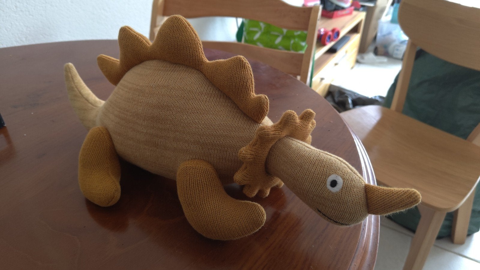 OYOY Mini Triceratops Knuffel - Zo goed als nieuw, Overige merken, Dinosaurus, Ophalen of Verzenden, Zo goed als nieuw