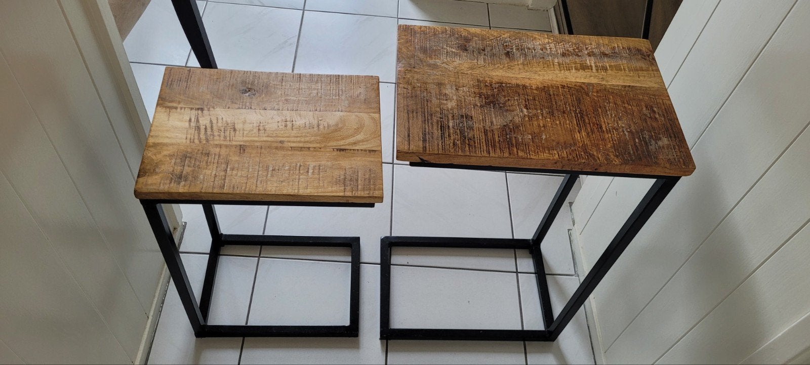 Set van 2 industriële bijzettafels - mangohout en metaal, Minder dan 55 cm, Gebruikt, Vierkant, Industrieel