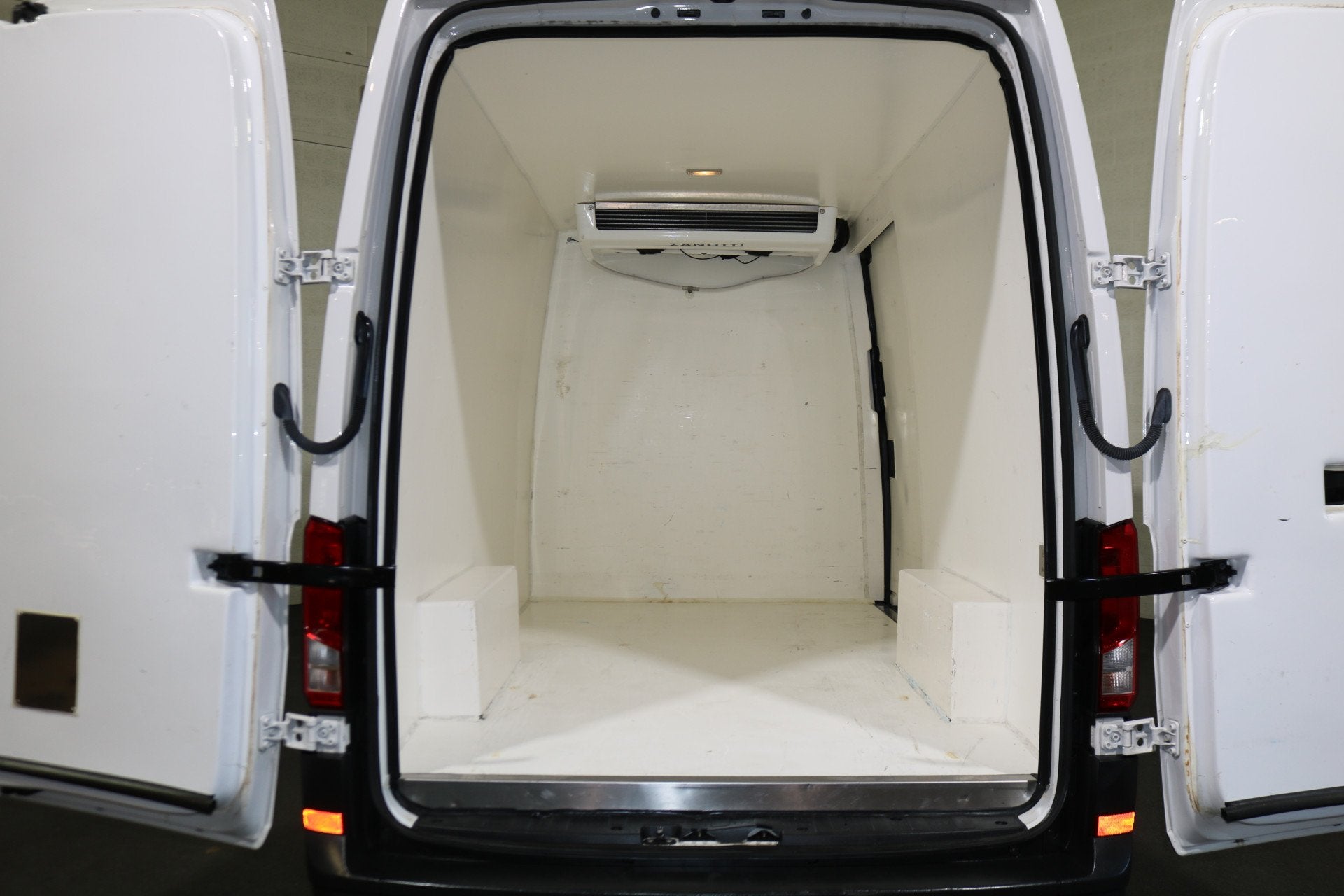 Volkswagen Crafter 2.0 TDI L3 H3 Koelwagen Vrieswagen -20 Gr, Auto's, Voorwielaandrijving, Stof, Gebruikt, 4 cilinders
