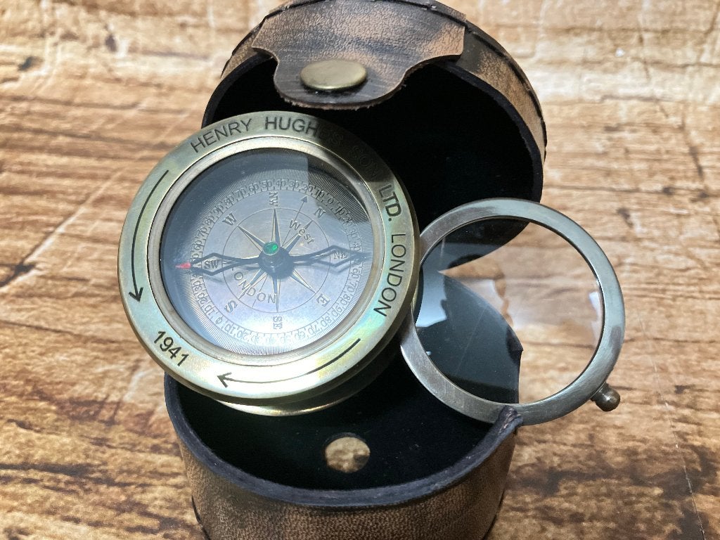 Map kompas met vergrootglas in lederen etui., Ophalen of Verzenden
